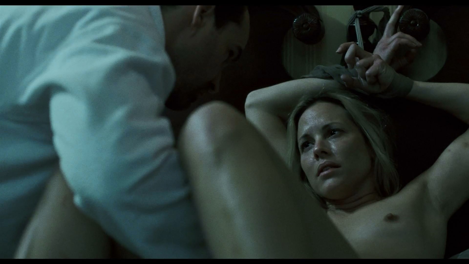 Maria bello nua