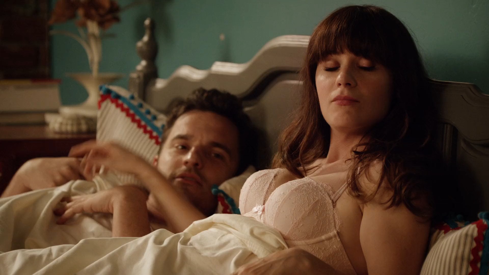 Zooey Deschanel - New Girl S03E03 - 1080p - Mkone's Celebrit. 